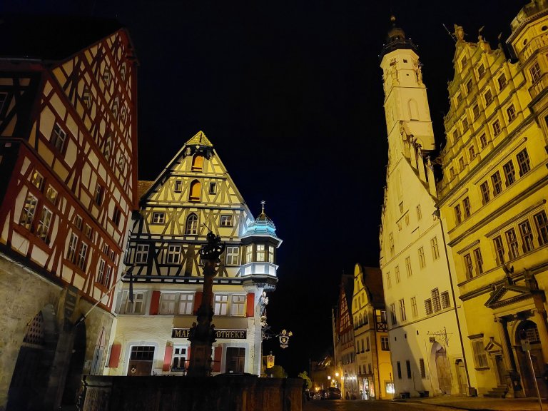 Der nächtliche Marktplatz in Rothenburg ob der Tauber